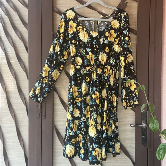 NWT Torrid Black & Yellow 🌺 Floral Dress - Picture 15 of 16